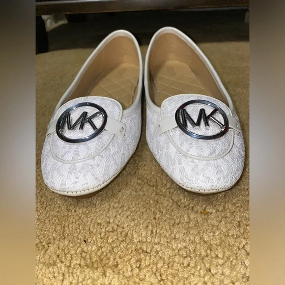 MICHAEL MICHAEL KORS WITHE FLATS. - Picture 16 of 16